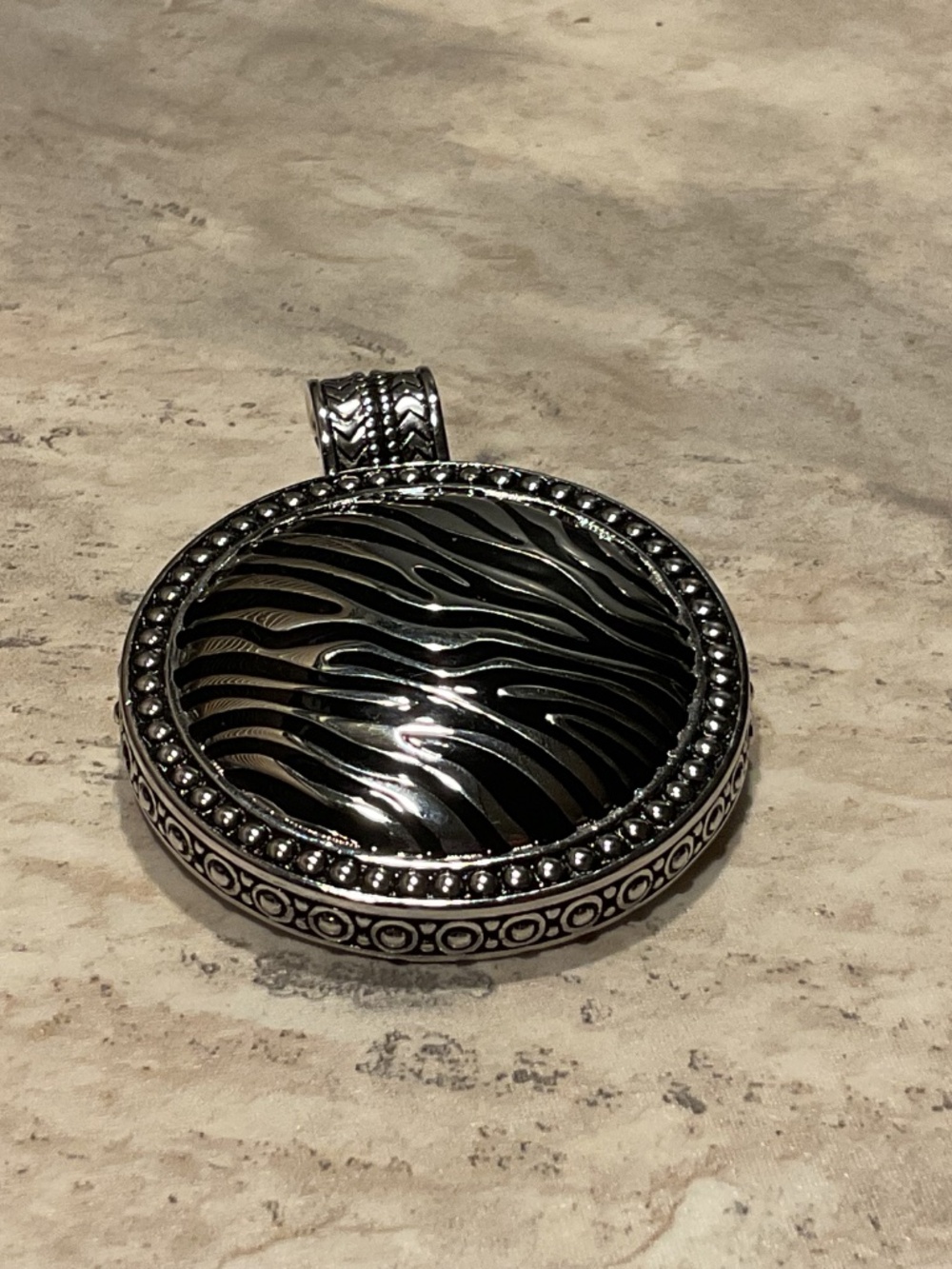 Premier Designs Pendant Silvertone Black Enamel 1.75” diameter magnetic closure - Picture 2 of 5